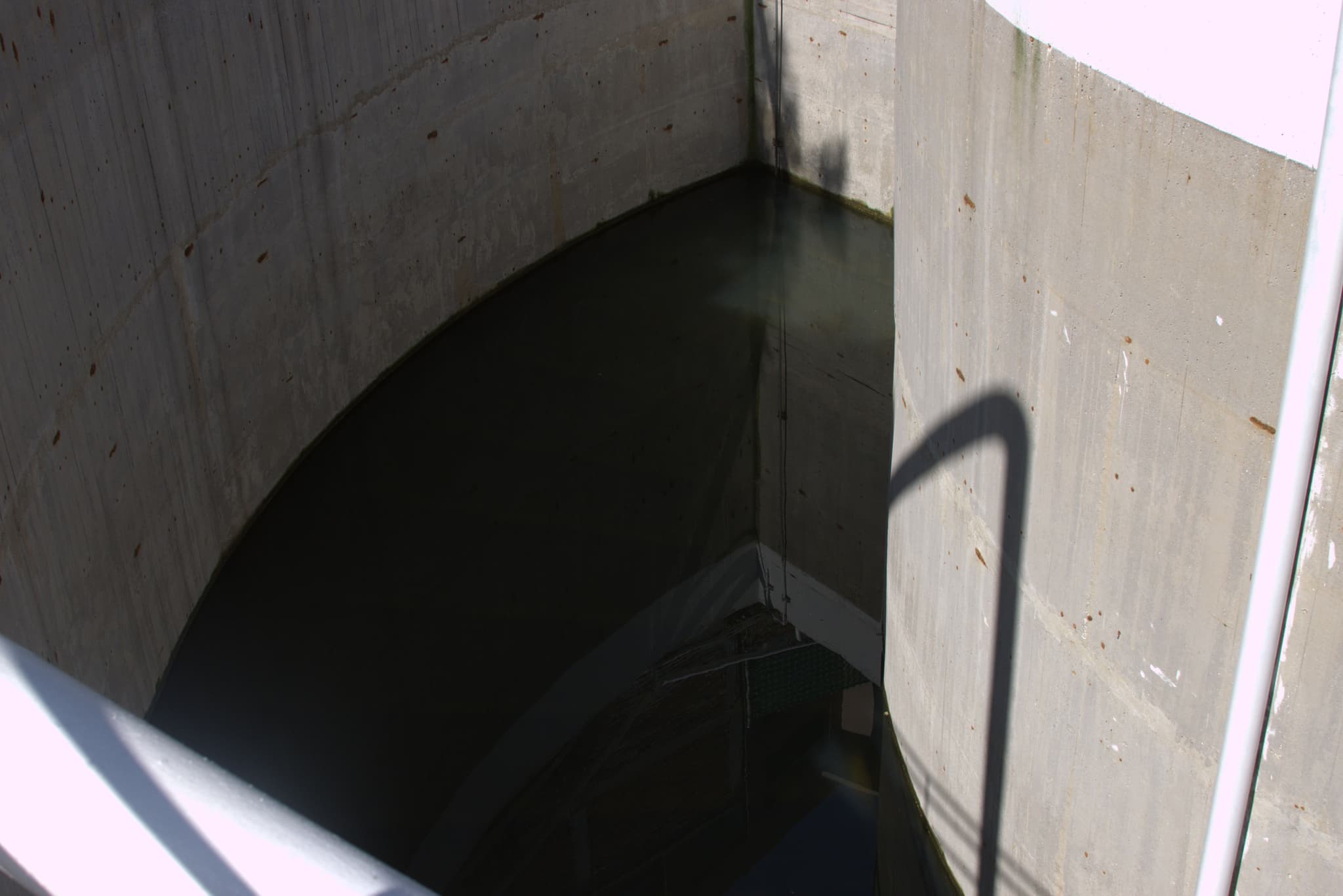 10 Presa Madín contaminación.jpeg