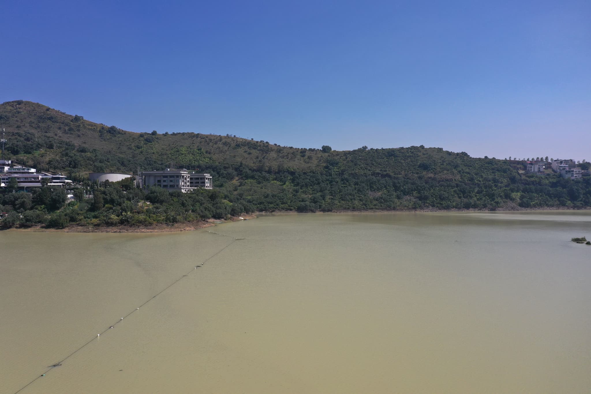 2 Presa Madín contaminación.JPG