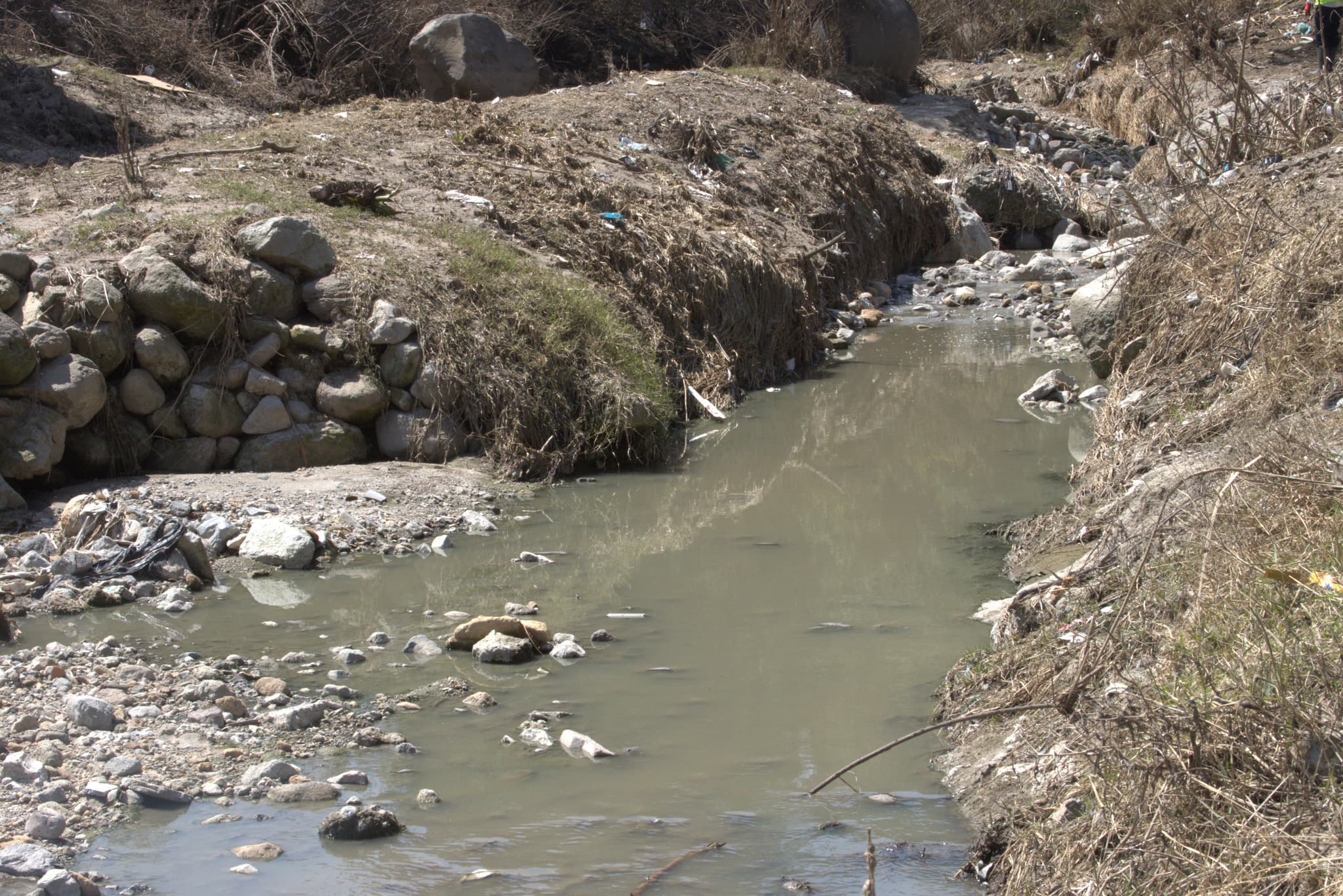 5 Presa Madín contaminación.jpeg