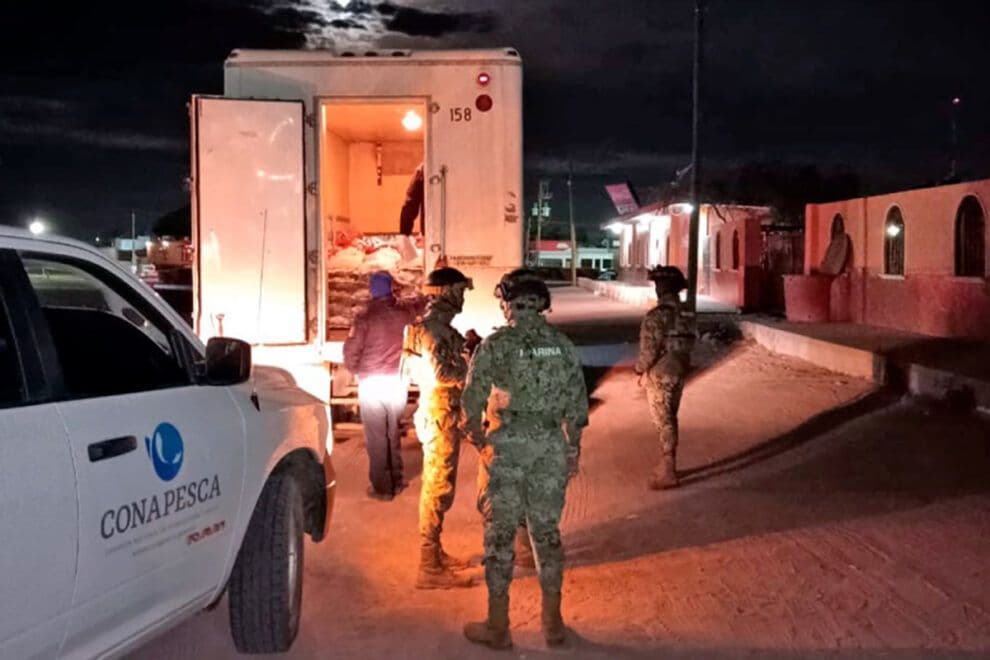 Semar also participates in operations together with Conapesca on land. Photo: Fonmar. 