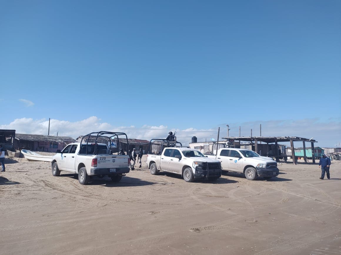  Vehículos de la Conapesca en operativo de playa Bagdad. Foto: Conapesca.